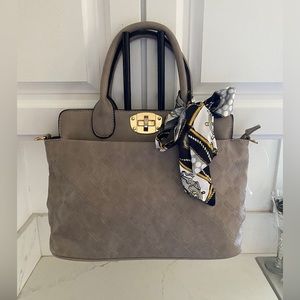 NWOT. Women hand and crossbody purse